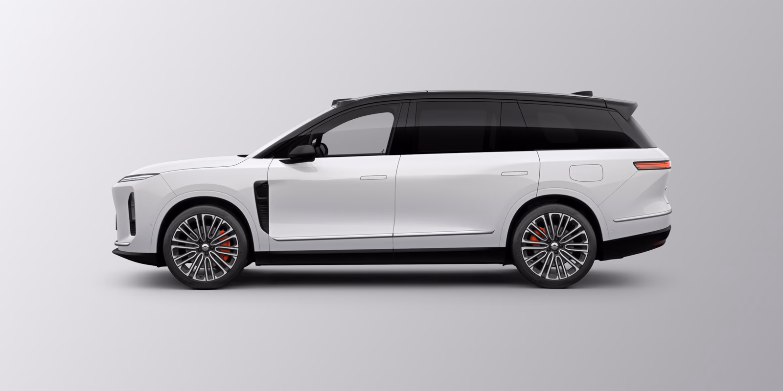 Белый NIO ES8, профиль кузова