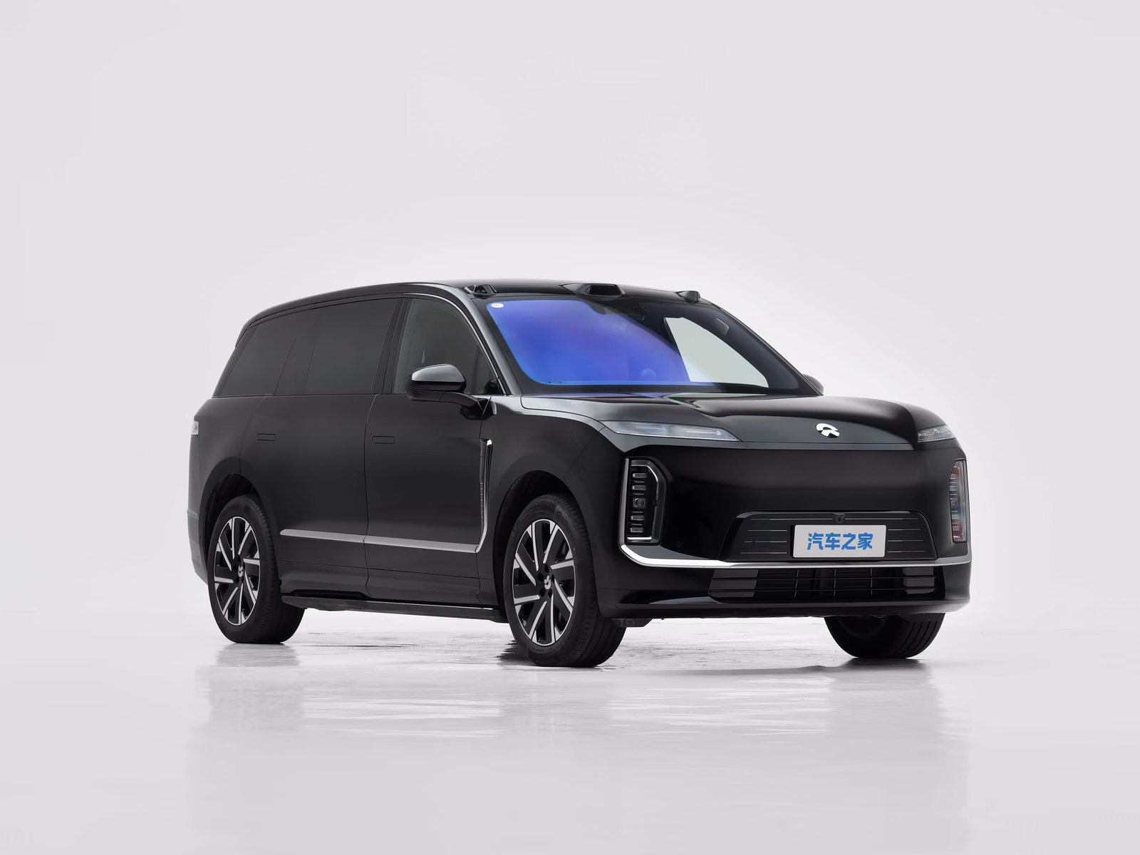 Nio ES9 — передняя часть с противоположной стороны