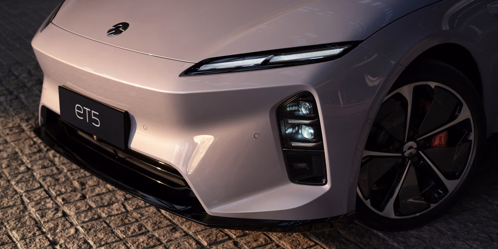 NIO ET5, фронтальный вид