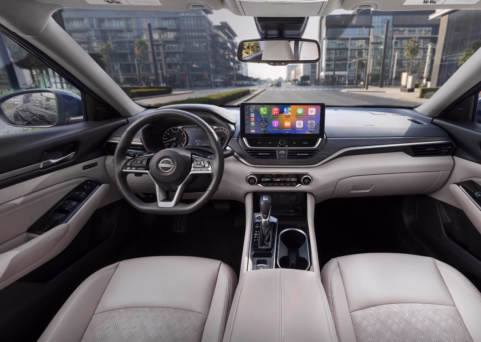 Светлый леворульный кокпит Nissan Altima L34