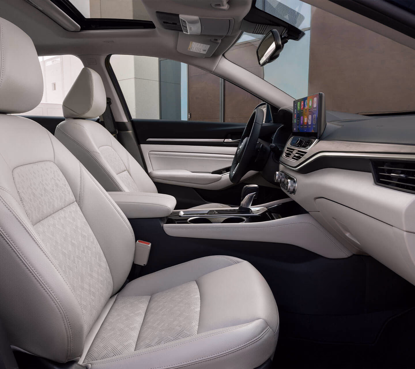 Светлые передние кресла Nissan Altima L34