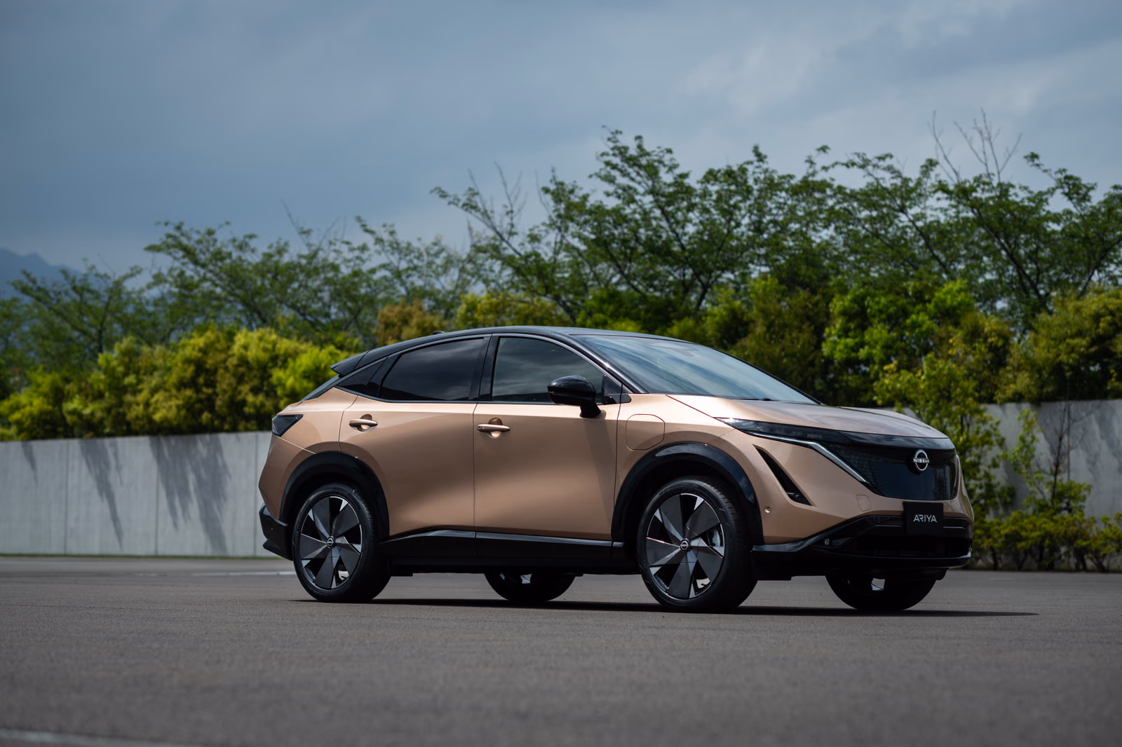 Nissan Ariya — вид спереди
