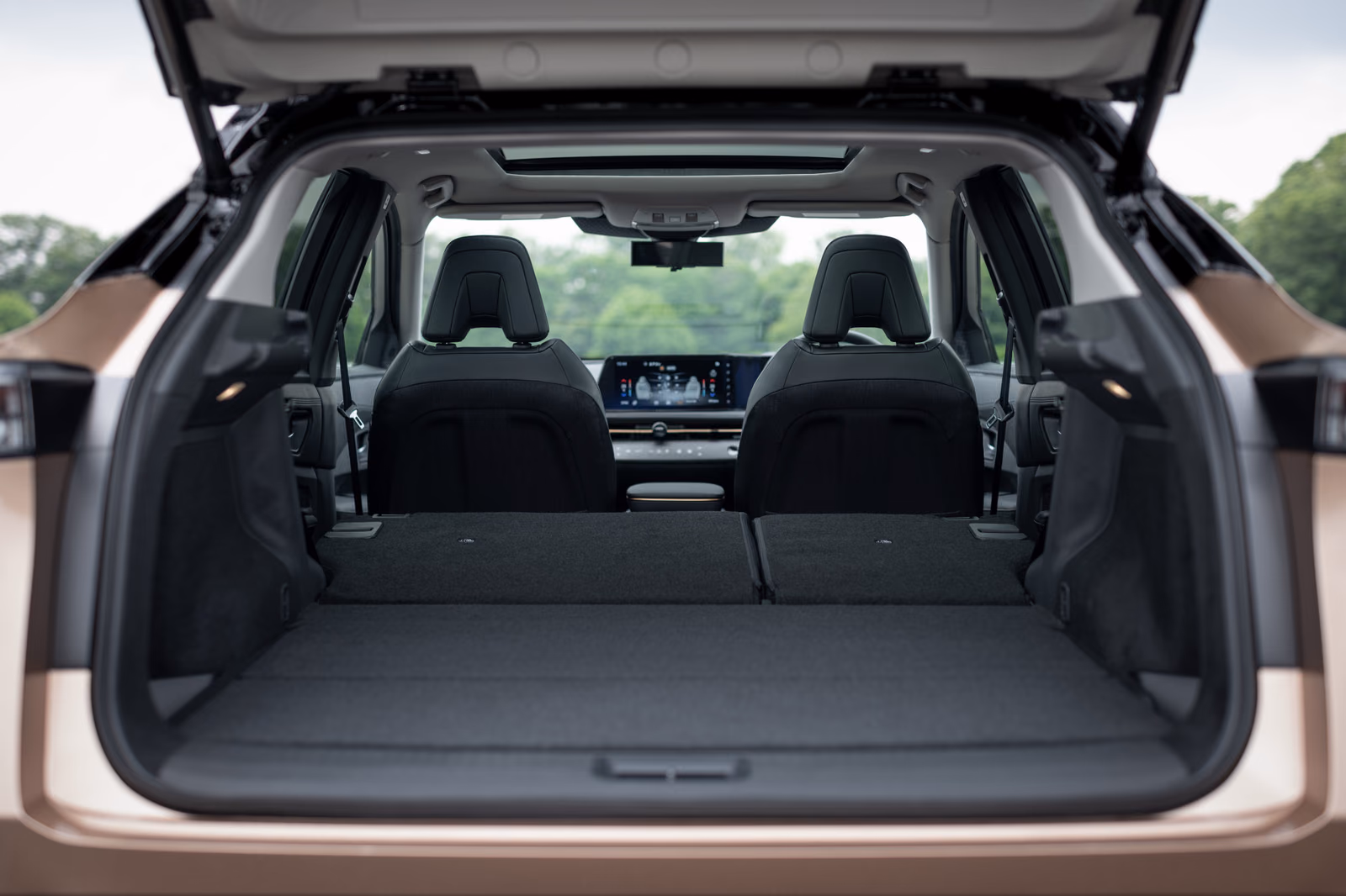 Nissan Ariya — передняя панель и руль