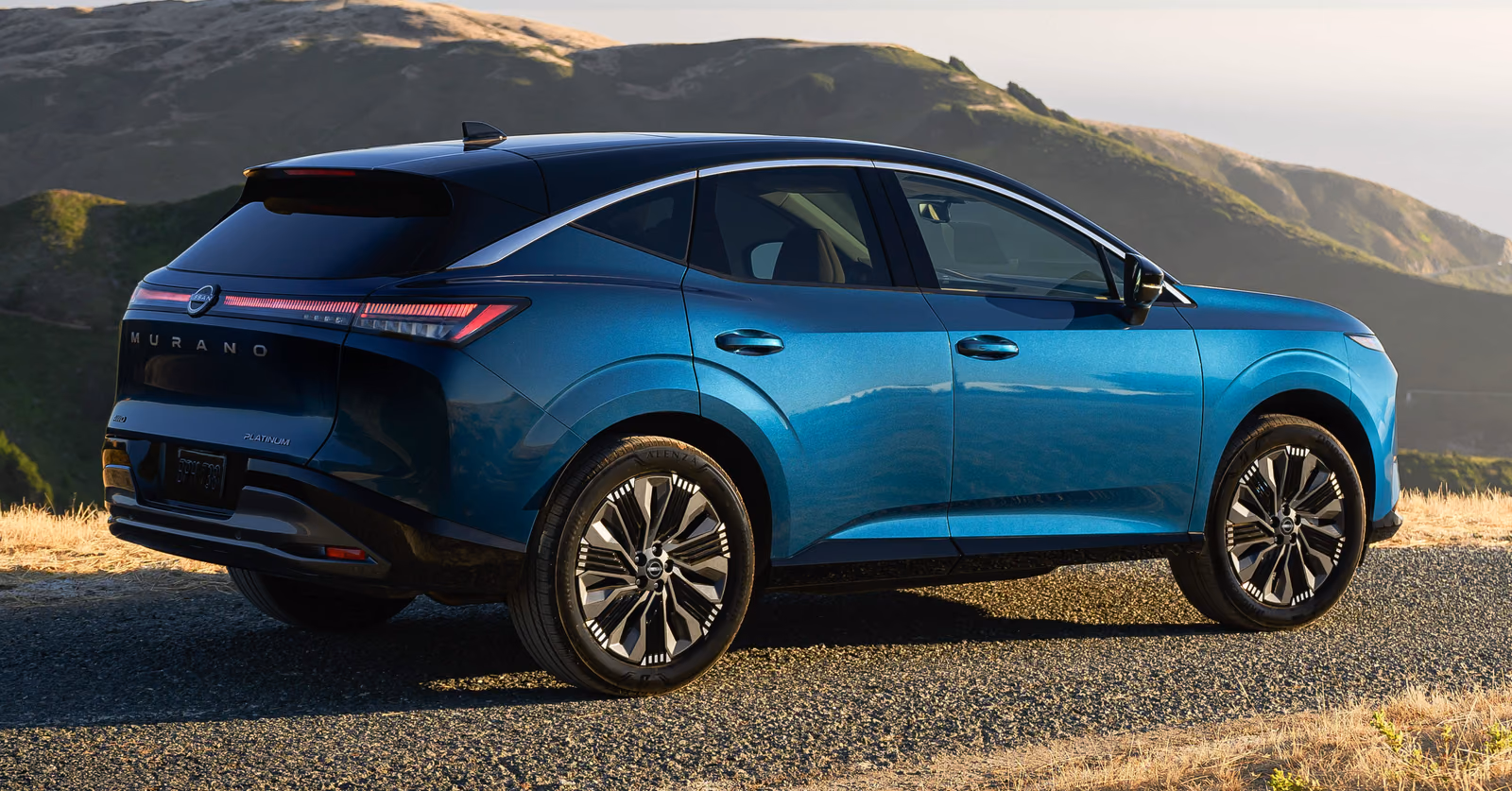 Nissan Murano — вид сзади в три четверти