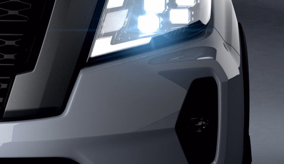 Интерьер Nissan Navara с автоматической коробкой