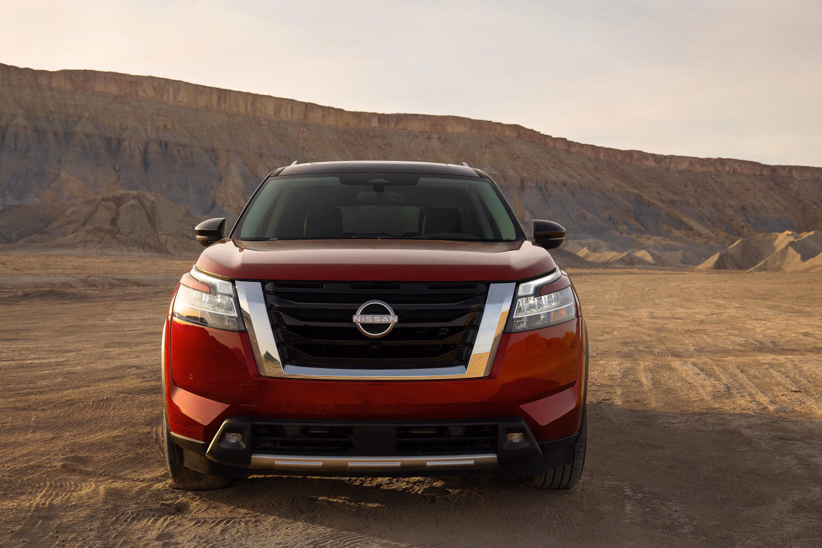 Nissan Pathfinder — крупный план кузова