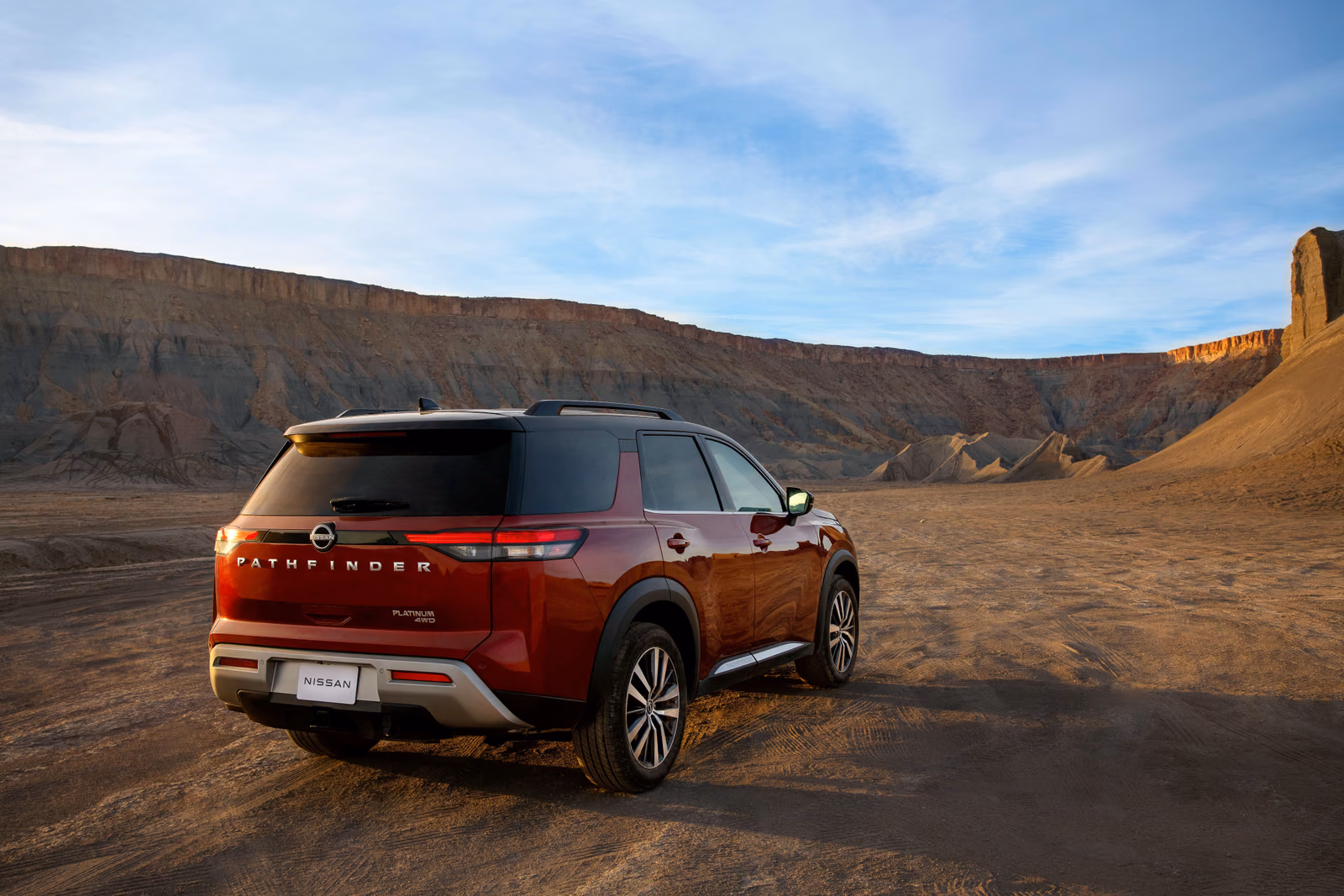Nissan Pathfinder — вид спереди