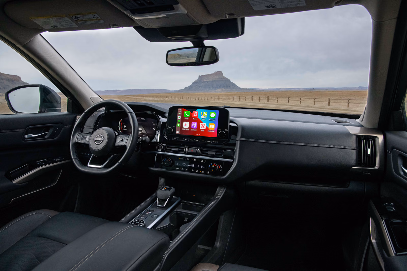 Nissan Pathfinder — передняя панель и руль