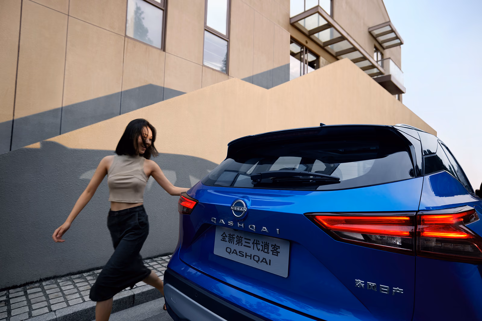 Nissan Qashqai — вид сзади в три четверти