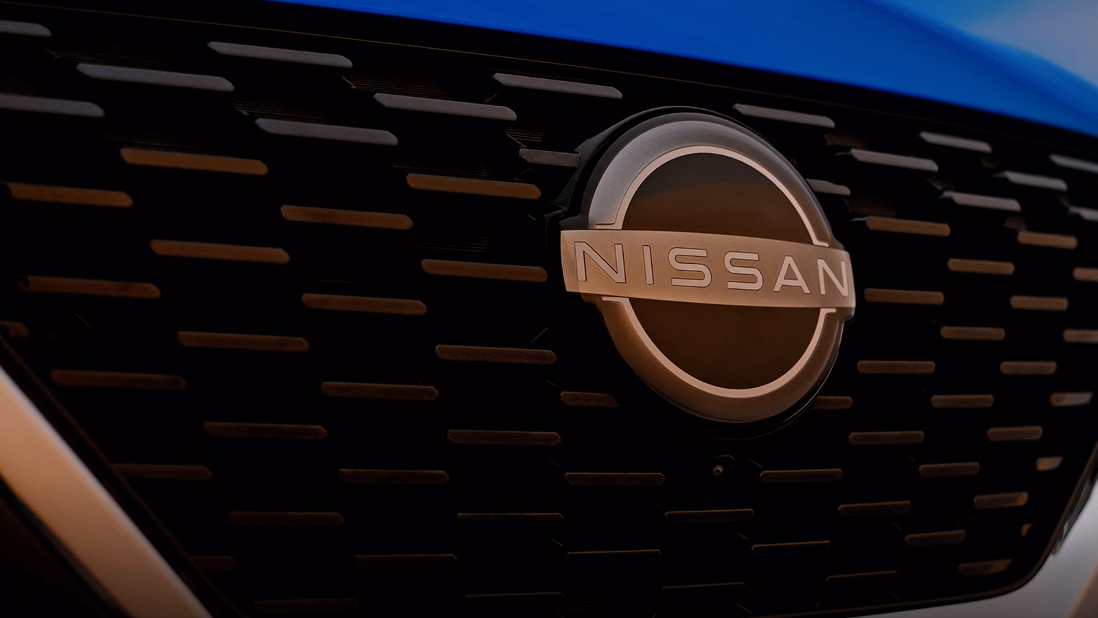 Решётка радиатора Nissan Qashqai с шильдиком Nissan