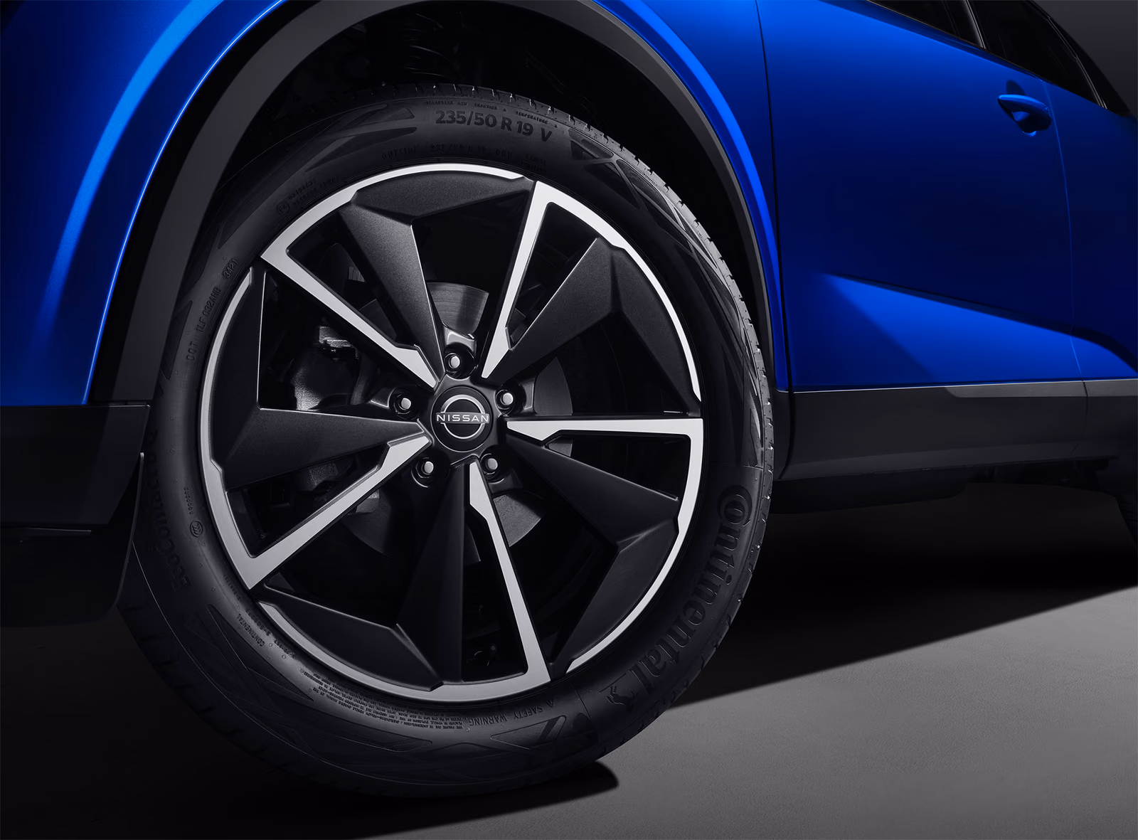 Легкосплавный диск Nissan Qashqai крупным планом