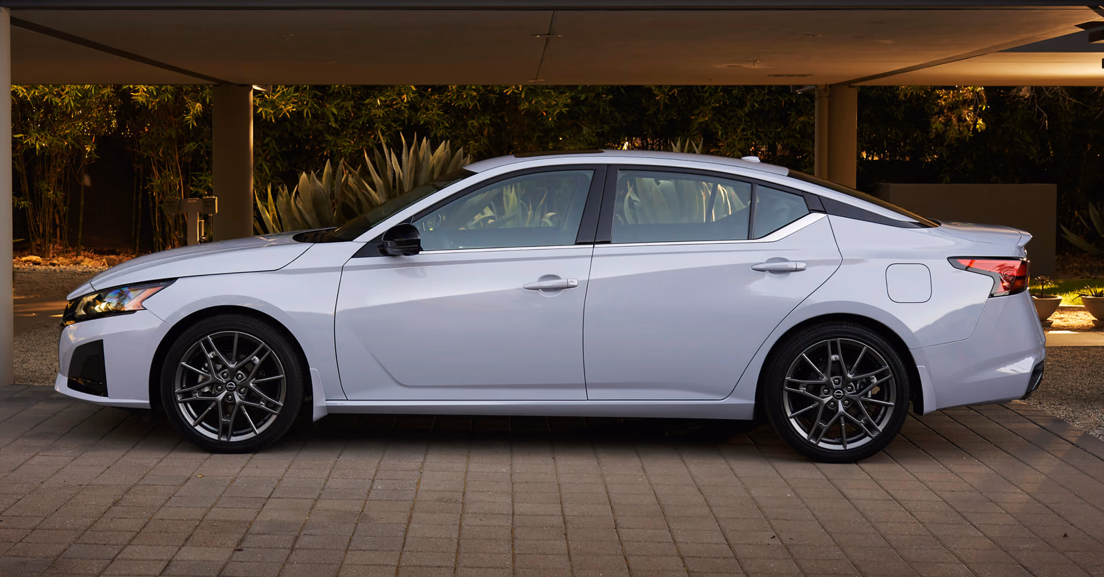Nissan Teana — крупный план кузова