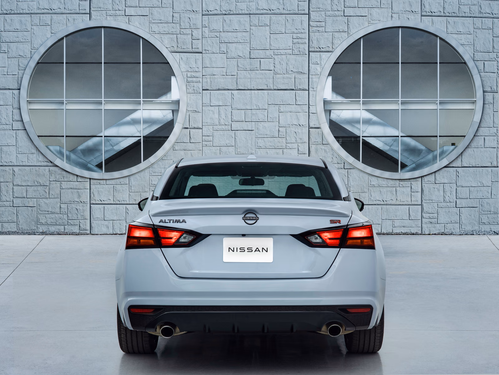 Nissan Teana — вид сзади