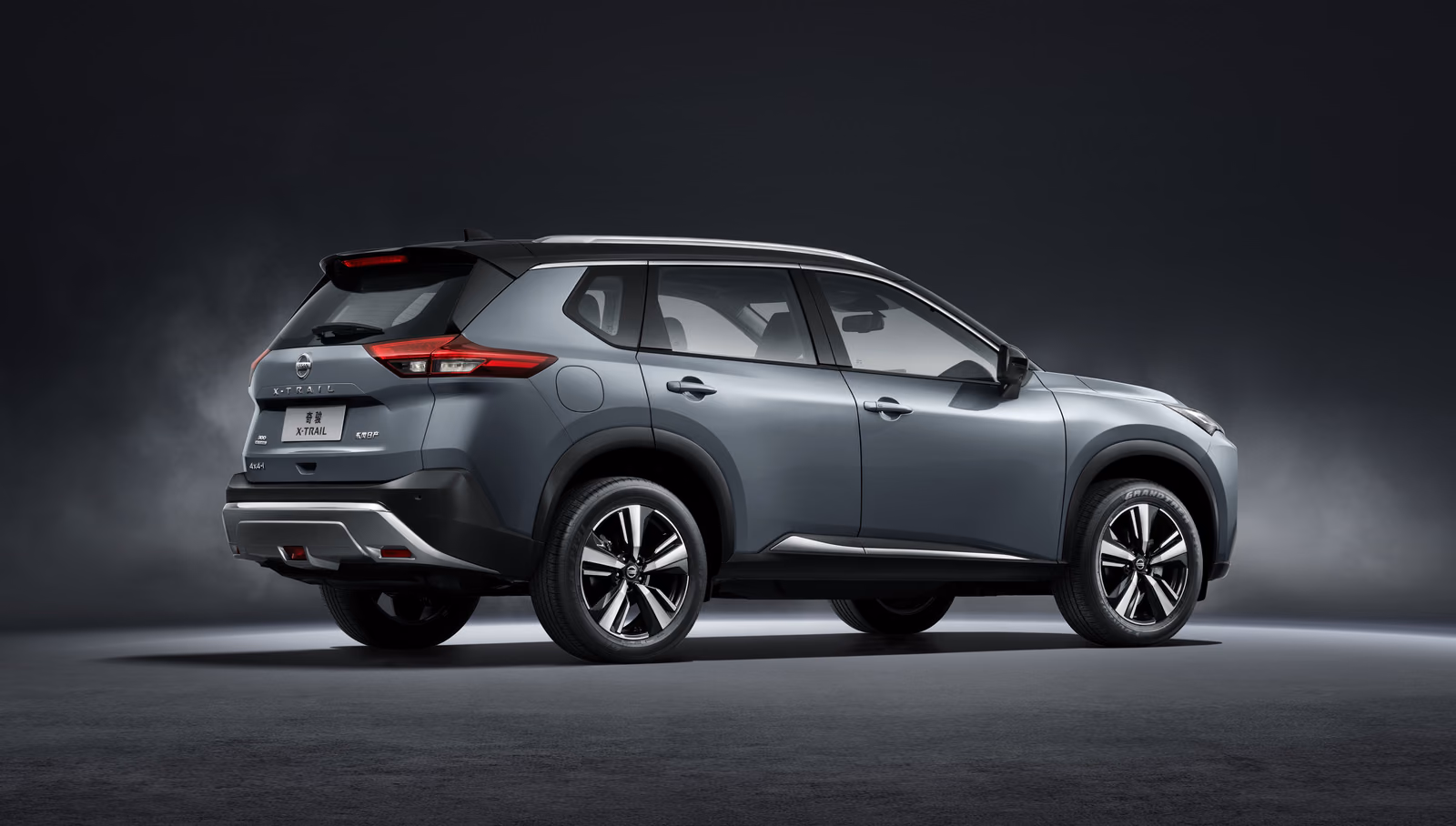 Nissan X-Trail — спереди в три четверти
