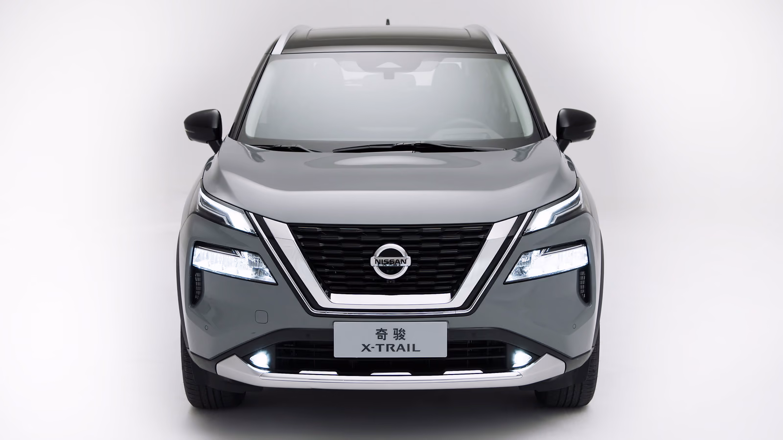 Nissan X-Trail — вид сбоку