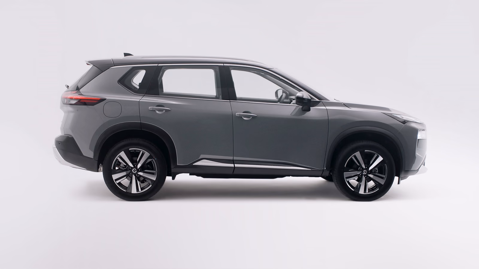 Nissan X-Trail — вид сзади