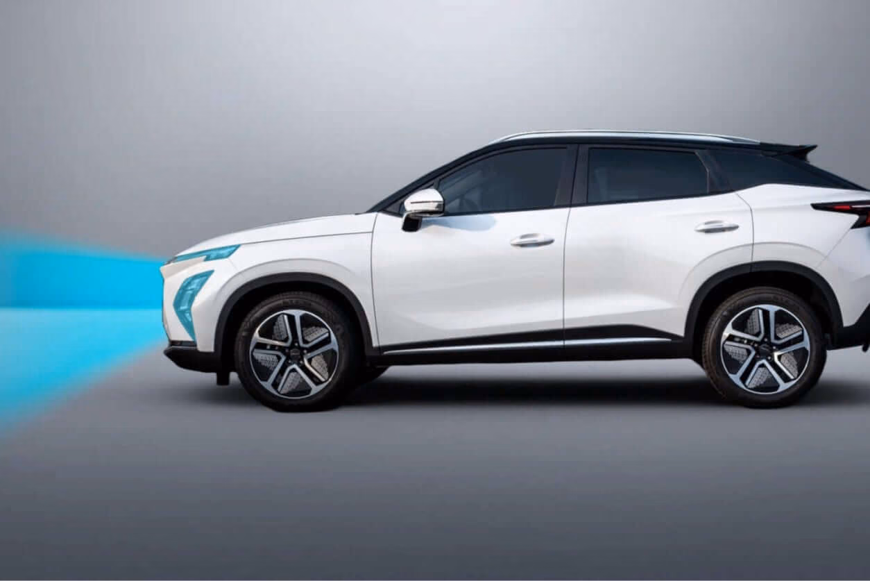 Белый OMODA C5, профиль кузова