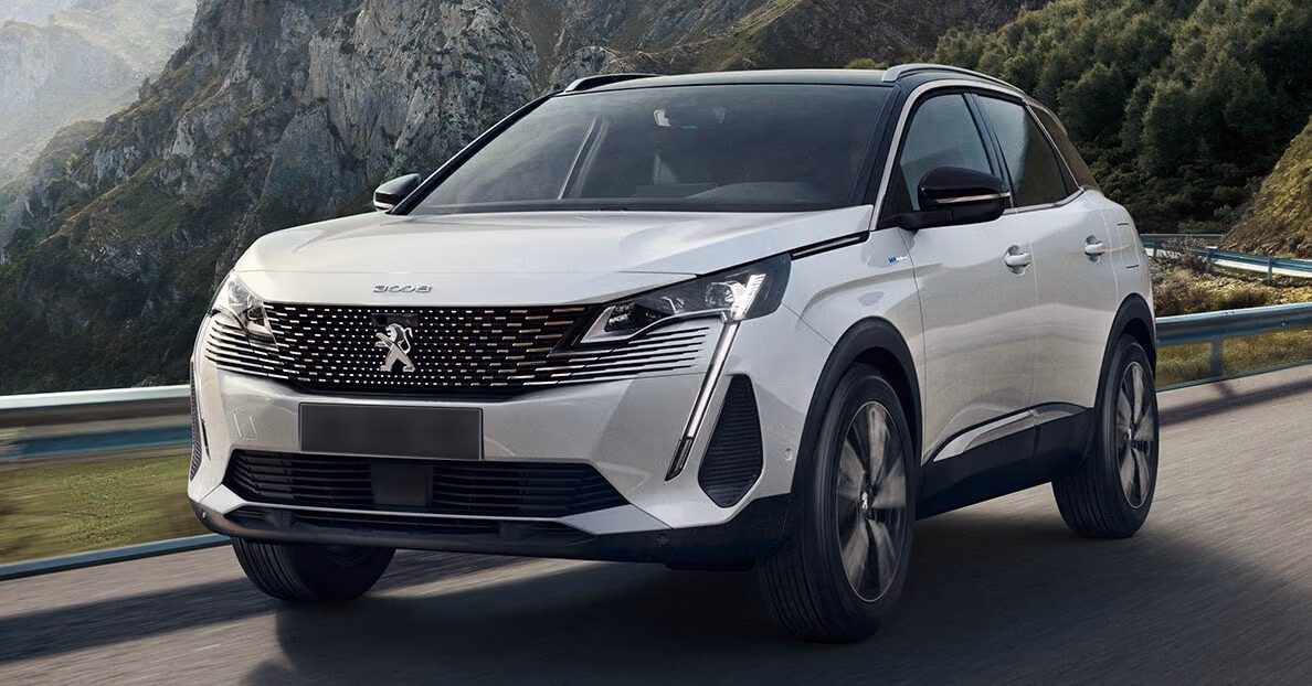 Peugeot 3008 на горной дороге
