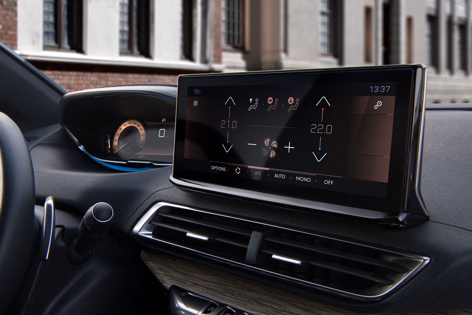 Мультимедийный экран Peugeot 3008