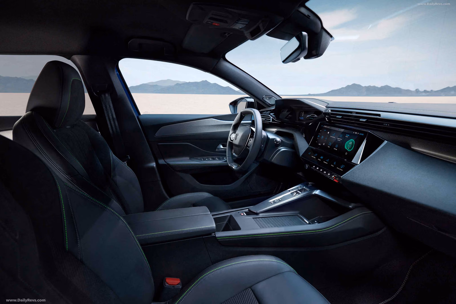 Передняя часть салона Peugeot 408X