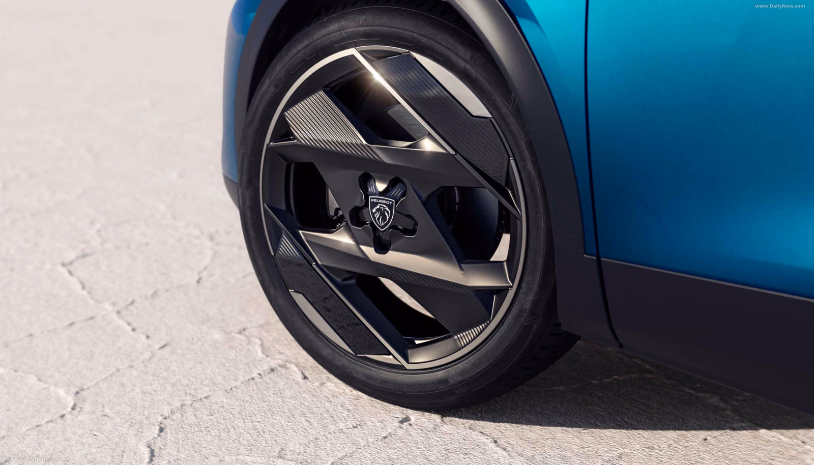 Колесо с геометрическим дизайном Peugeot 408X