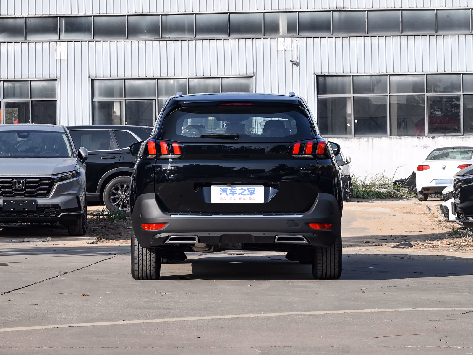 Peugeot 5008 — кузов строго сзади