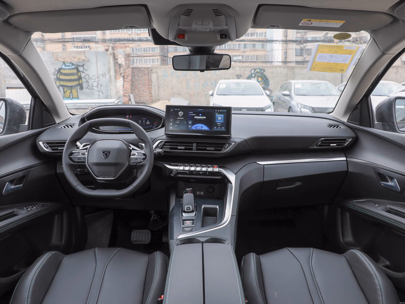 Peugeot 5008 — панорама леворульного i-Cockpit