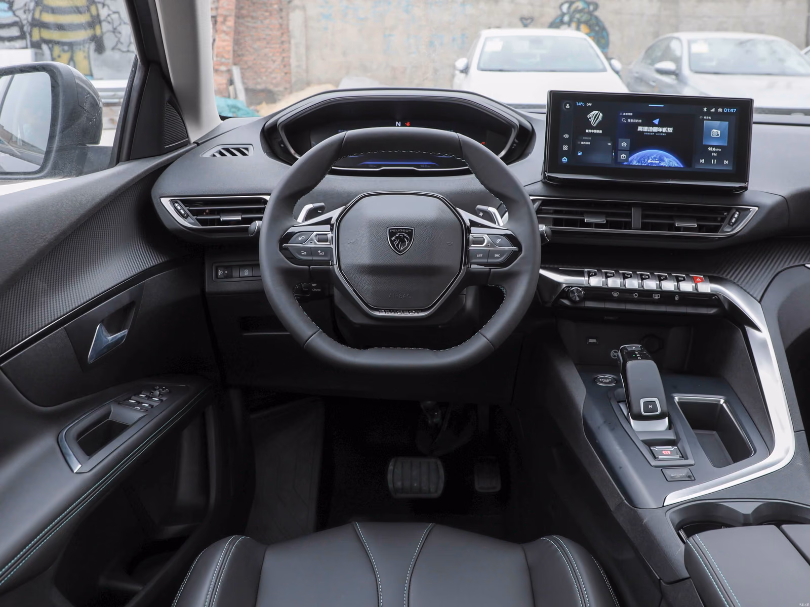 Peugeot 5008 — место водителя