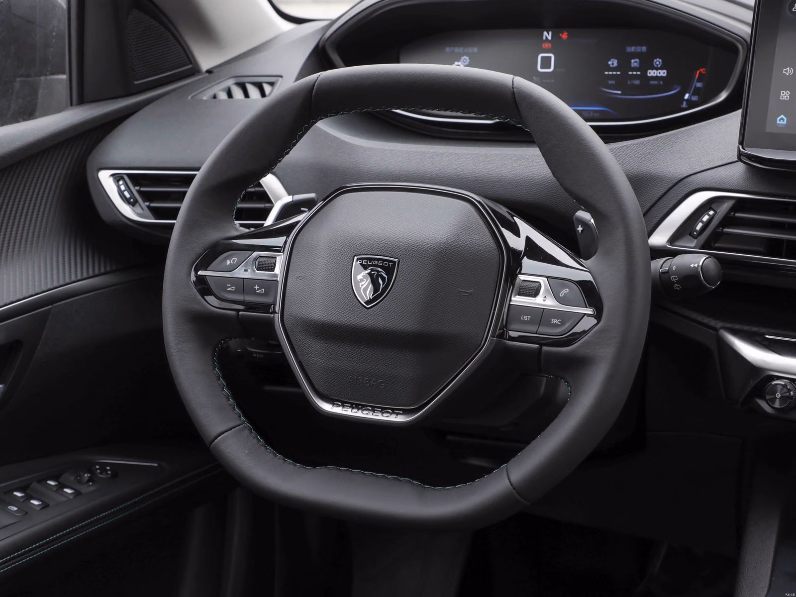 Peugeot 5008 — компактное рулевое колесо