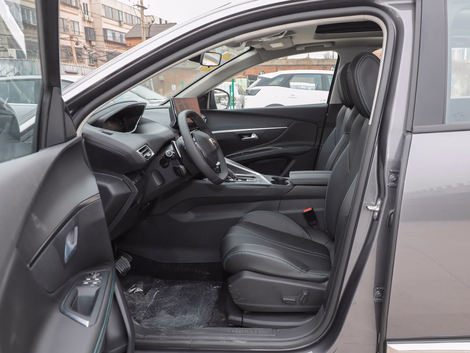 Peugeot 5008 — доступ к водительскому месту
