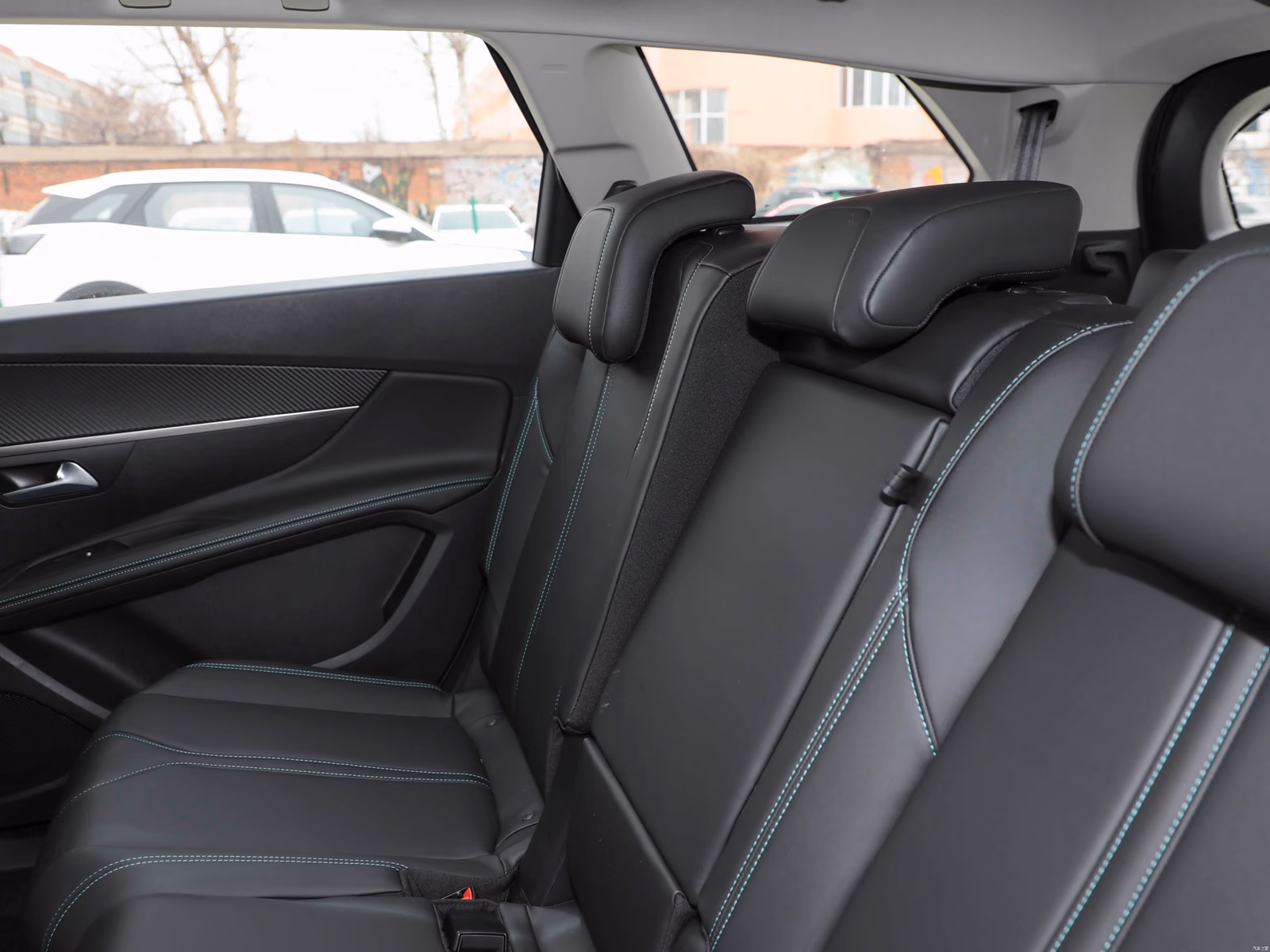 Второй ряд Peugeot 5008