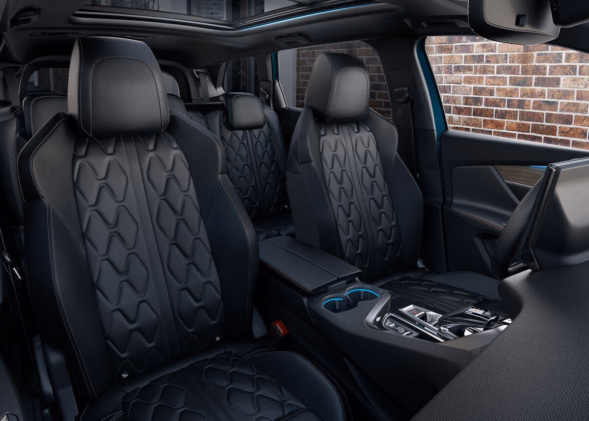 Передние кресла Peugeot 5008 GT