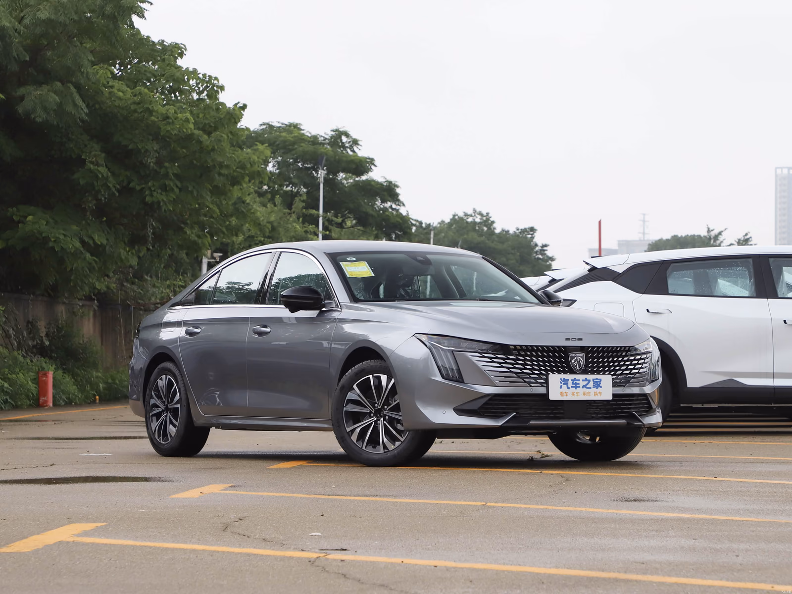 Peugeot 508L — передняя часть с другой стороны