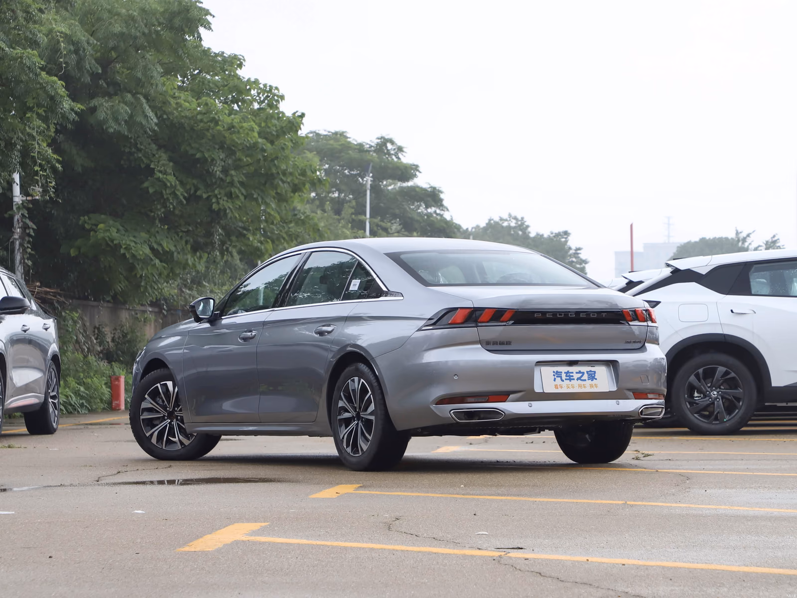 Peugeot 508L — задняя часть в три четверти
