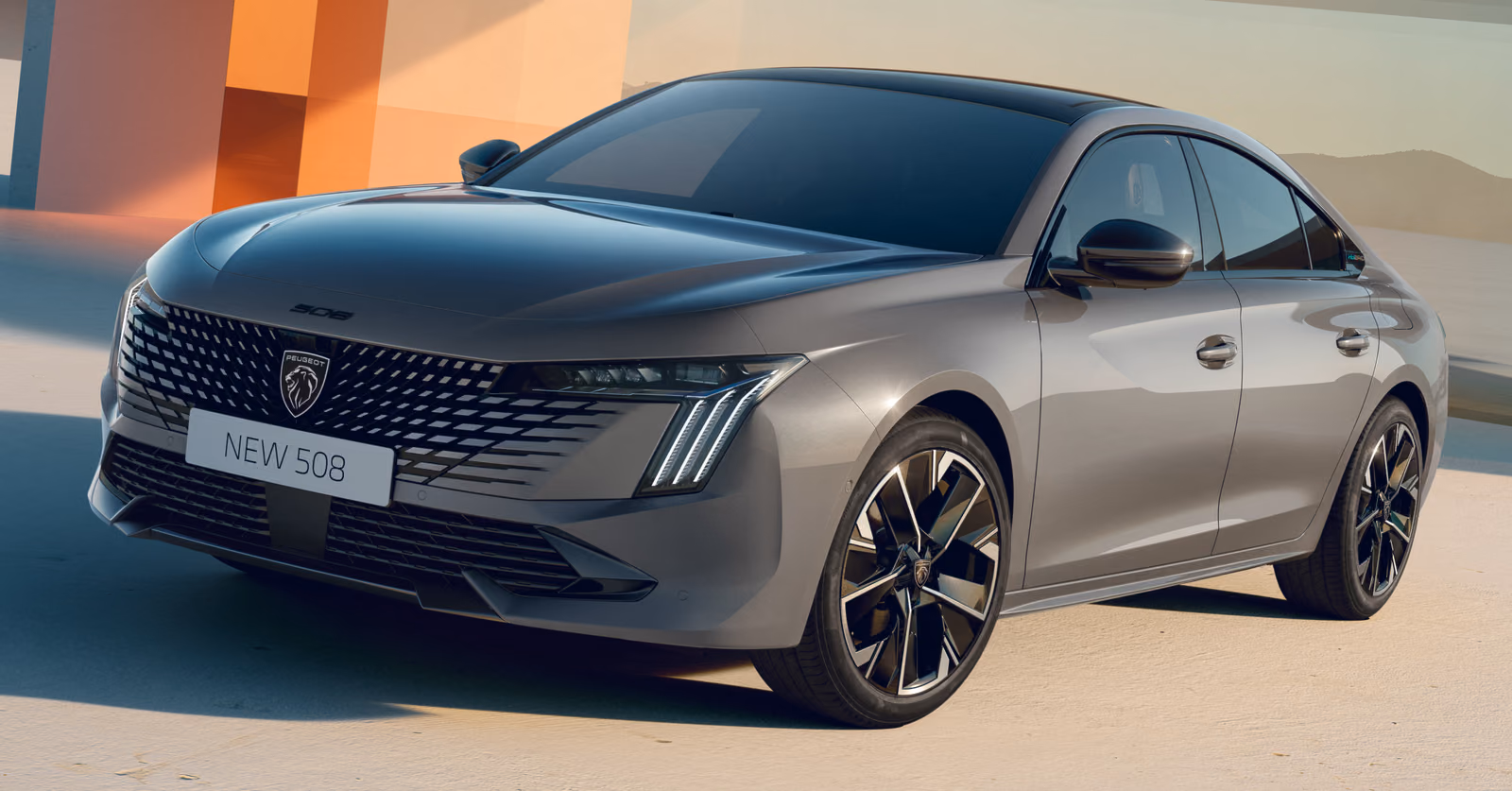 Peugeot 508 — вид сзади в три четверти