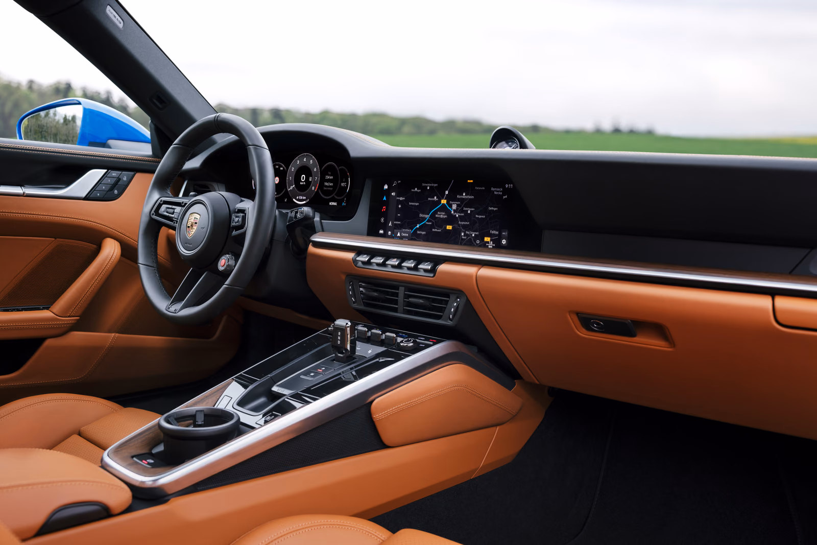 Porsche 911 — салон в коже терракотового оттенка со стороны пассажира