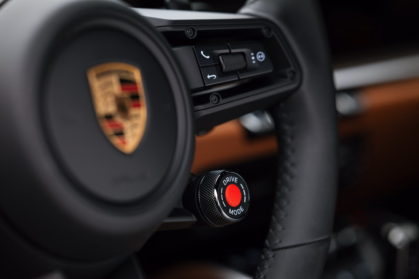 Porsche 911 — рулевое колесо с шайбой выбора режимов движения