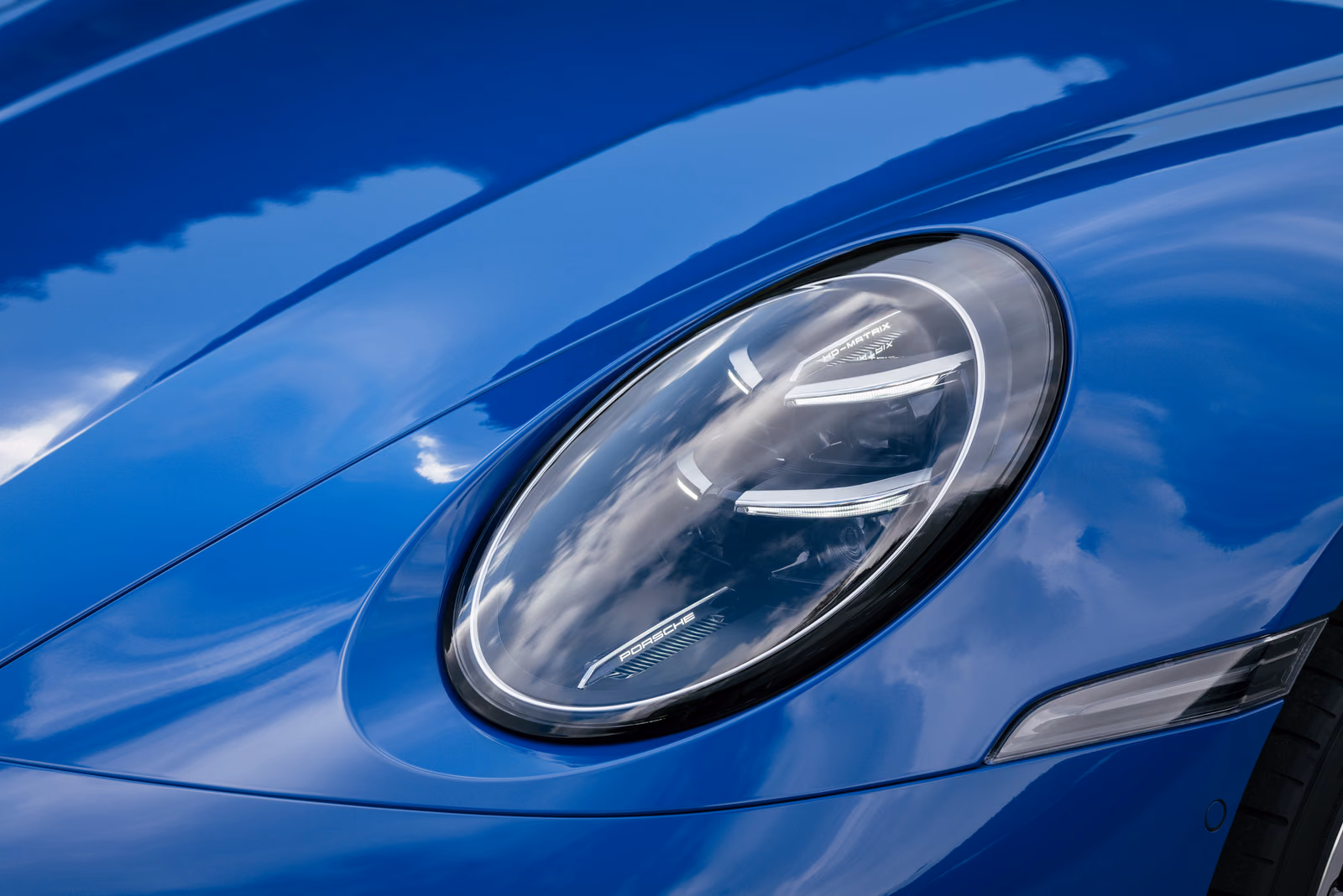 Porsche 911 — светодиодная головная оптика Matrix