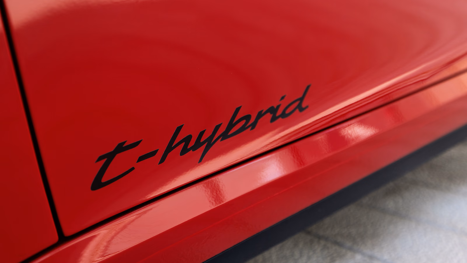 Шильдик T-Hybrid на Porsche 911
