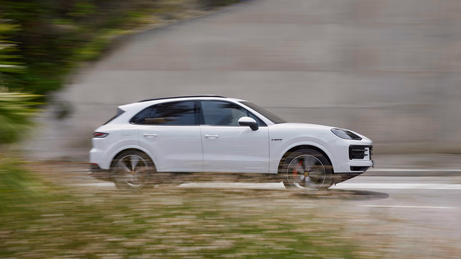 Porsche Cayenne S E-Hybrid в динамике