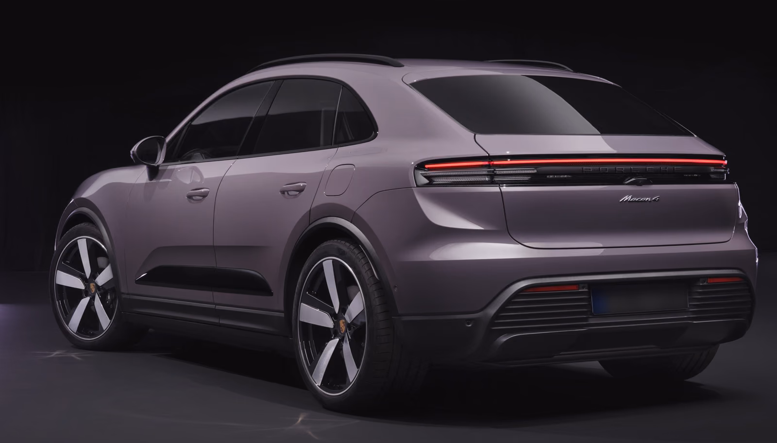 Porsche Macan 4, вид сзади в три четверти