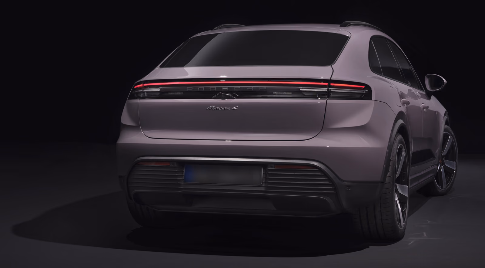 Porsche Macan 4, вид строго сзади