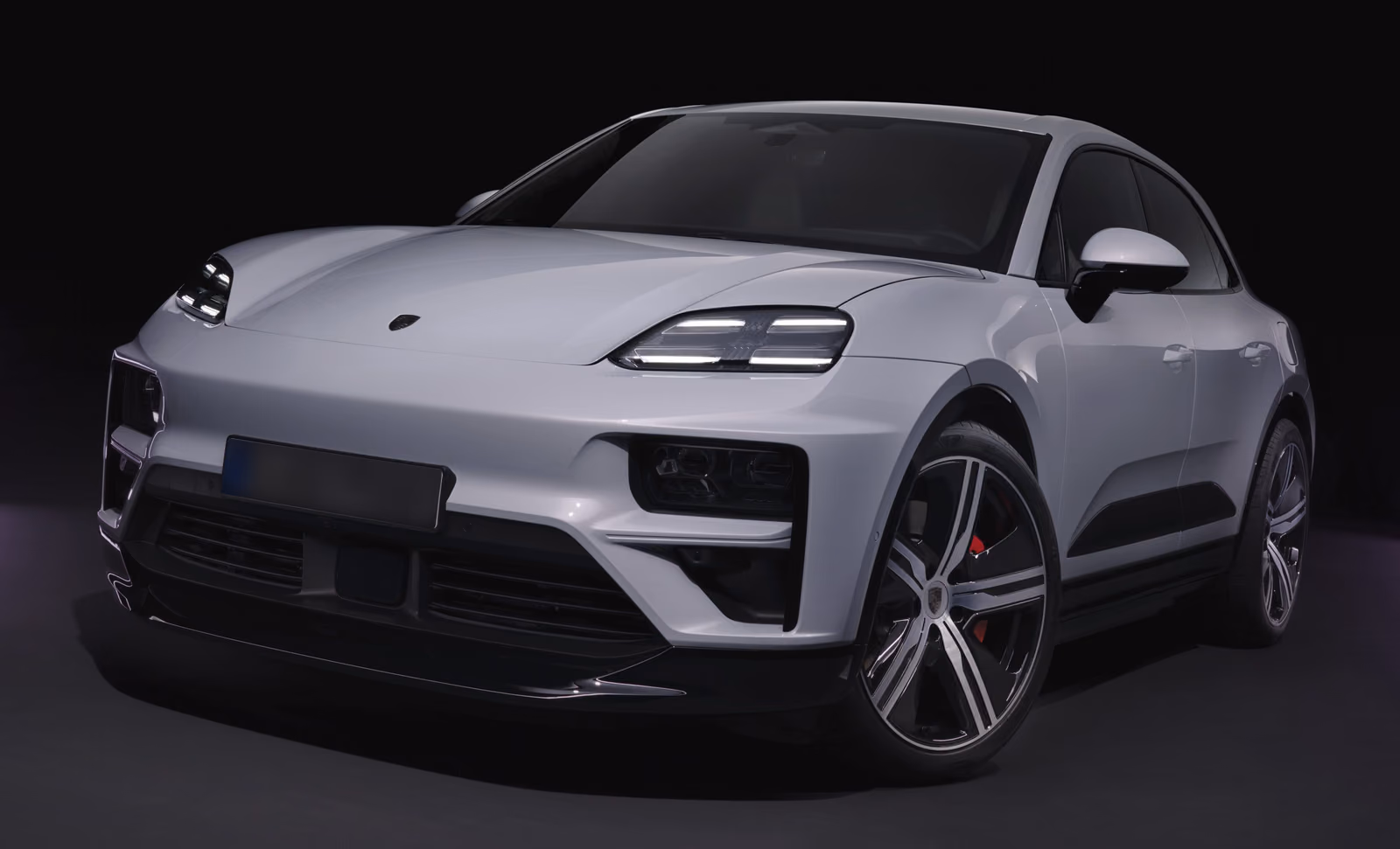 Porsche Macan Turbo, вид спереди в три четверти