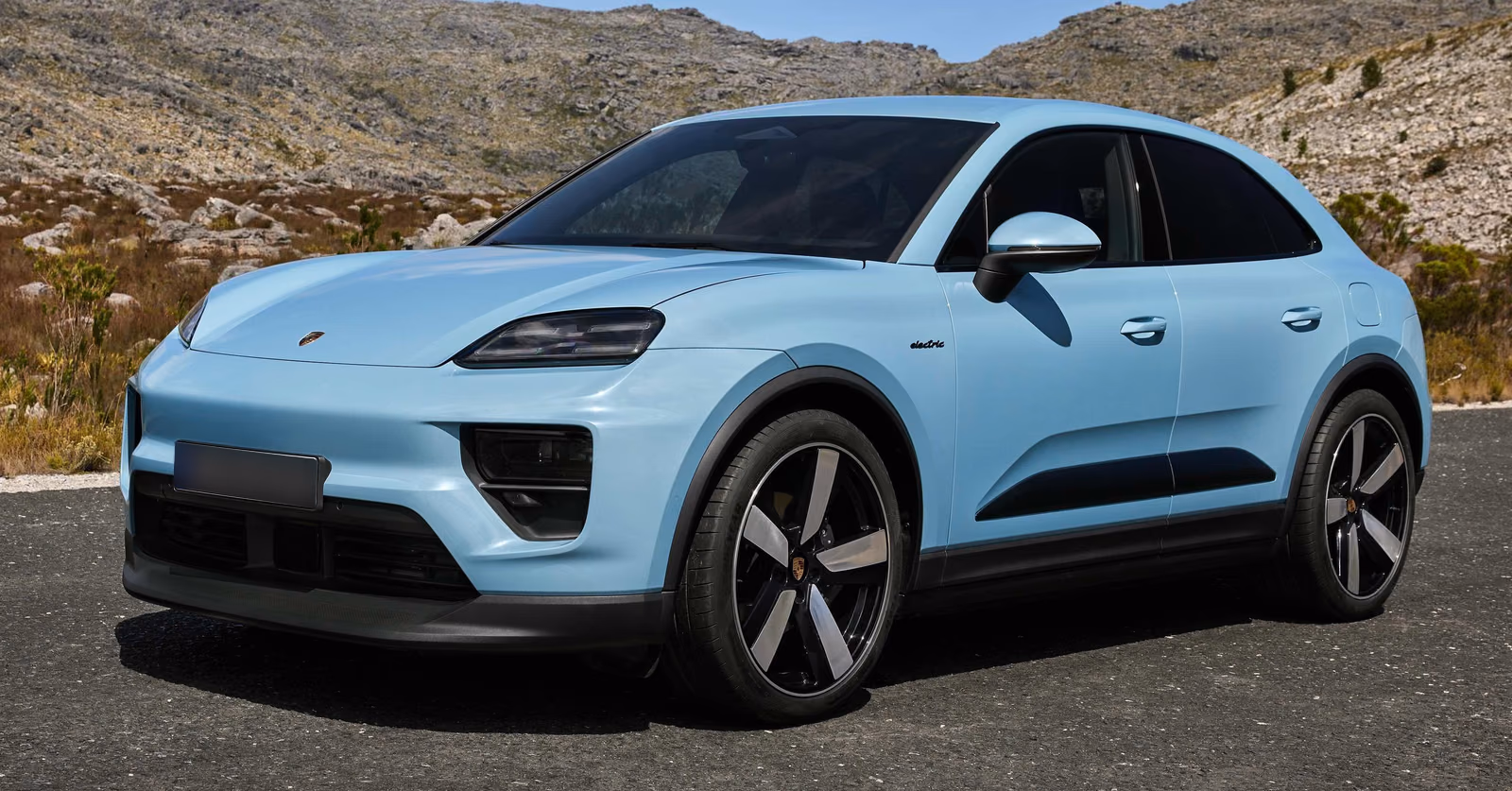Голубой Porsche Macan Electric, вид спереди в три четверти