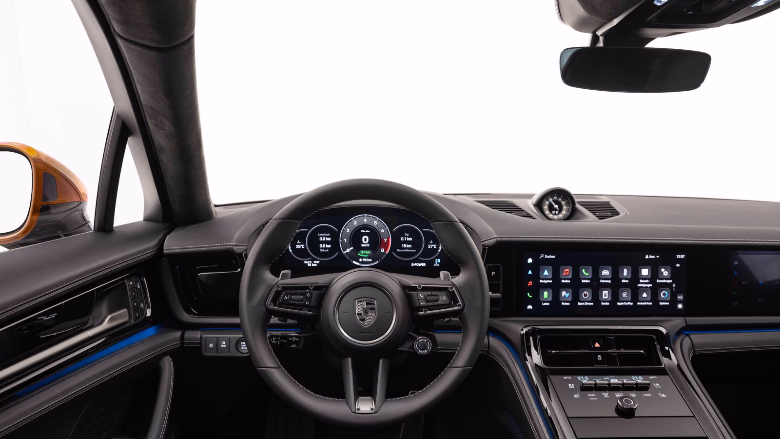 Кокпит Porsche Panamera: цифровая приборная панель и центральный экран