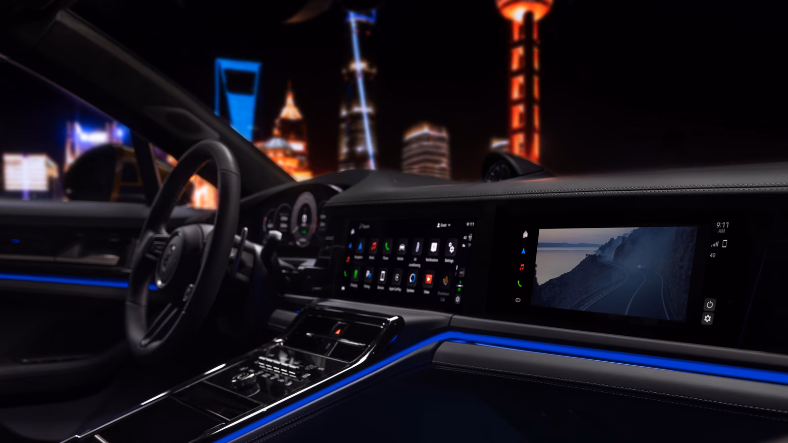 Салон Porsche Panamera ночью: дисплей переднего пассажира и подсветка