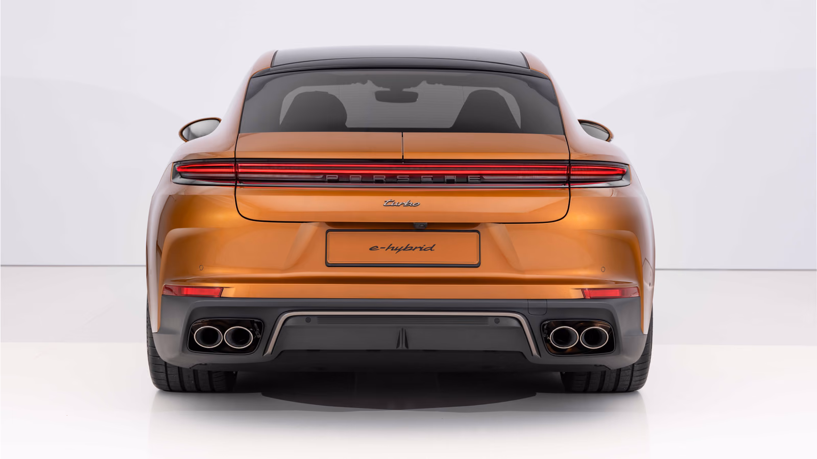 Корма Porsche Panamera в студии