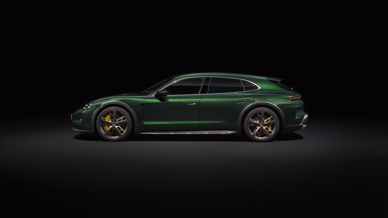 Porsche Taycan — спереди в три четверти