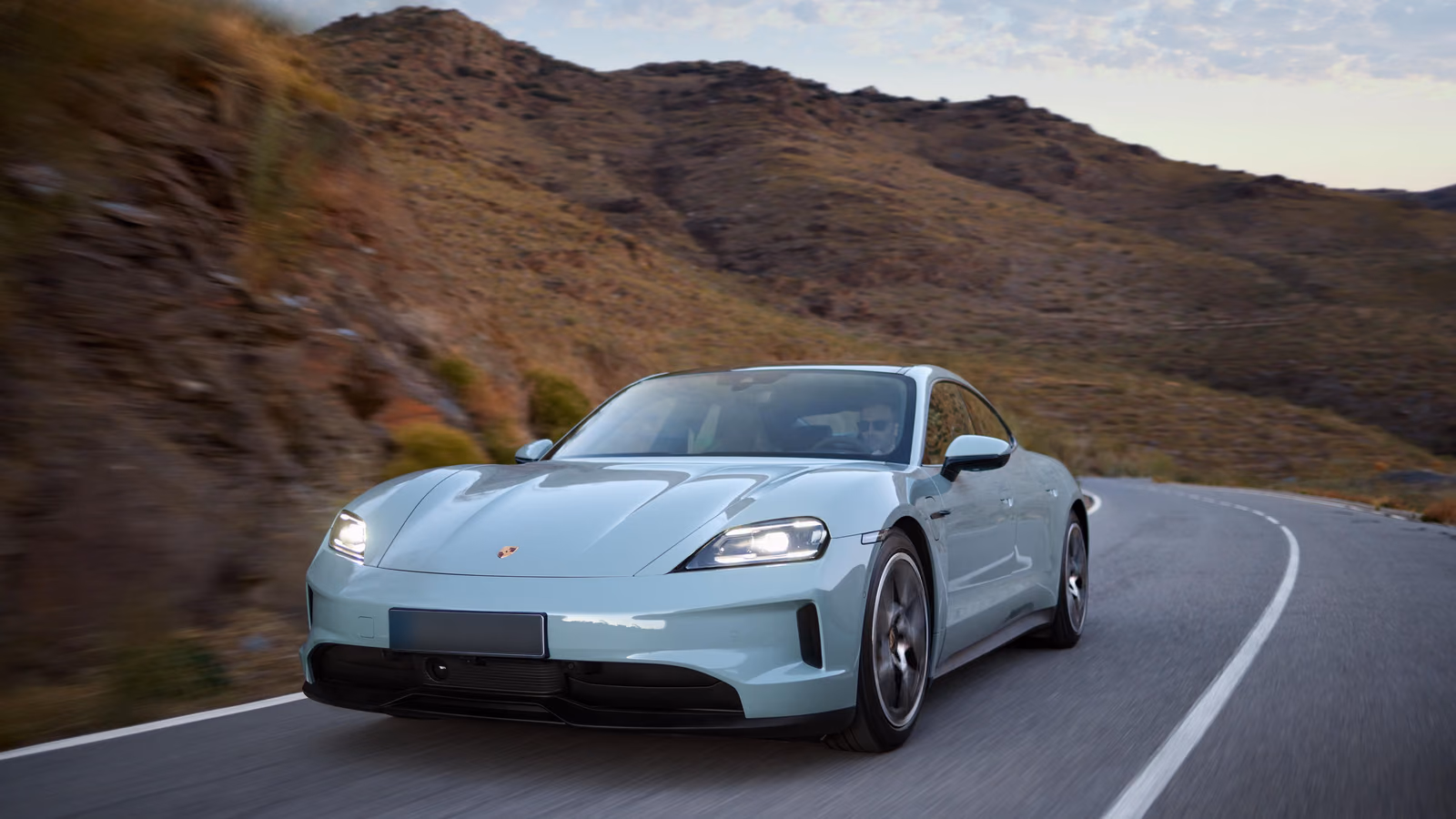 Porsche Taycan — в движении