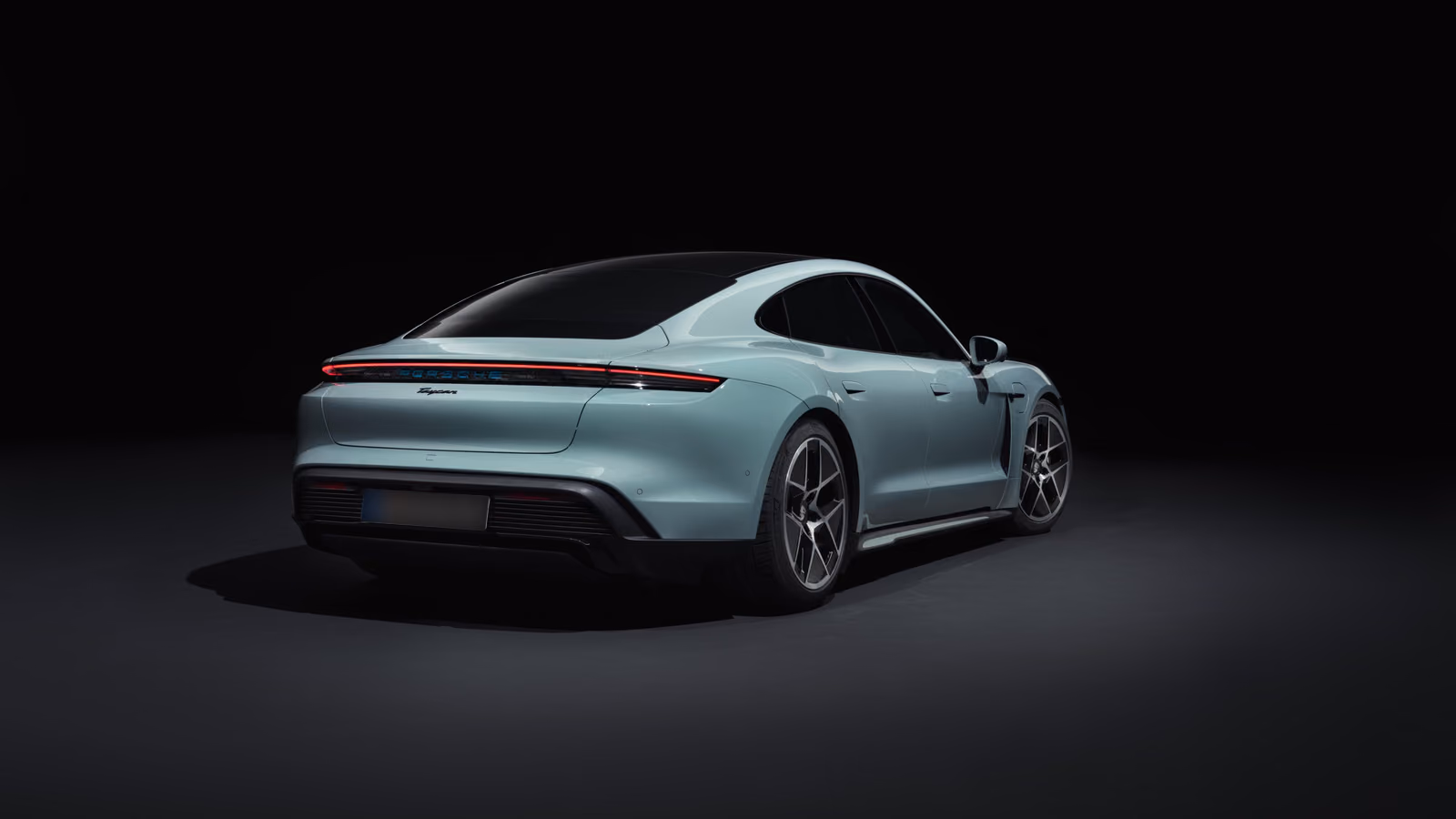 Porsche Taycan — в студии